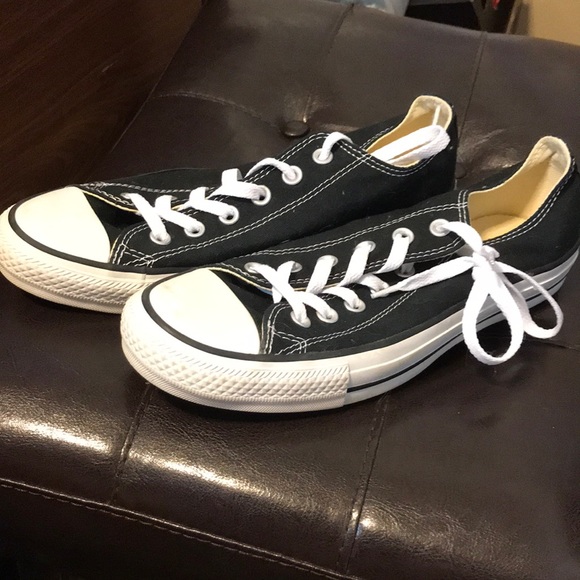 Converse all star men’s size 7.5 women’s size 9.5